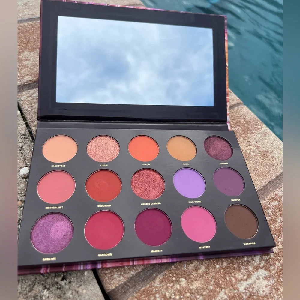 Hipdot ‘Zion and Cenote' eyeshadow palettes - Picture 3 of 4